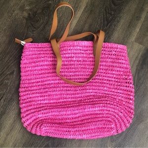 Gorgeous summer knit two-straps bag.